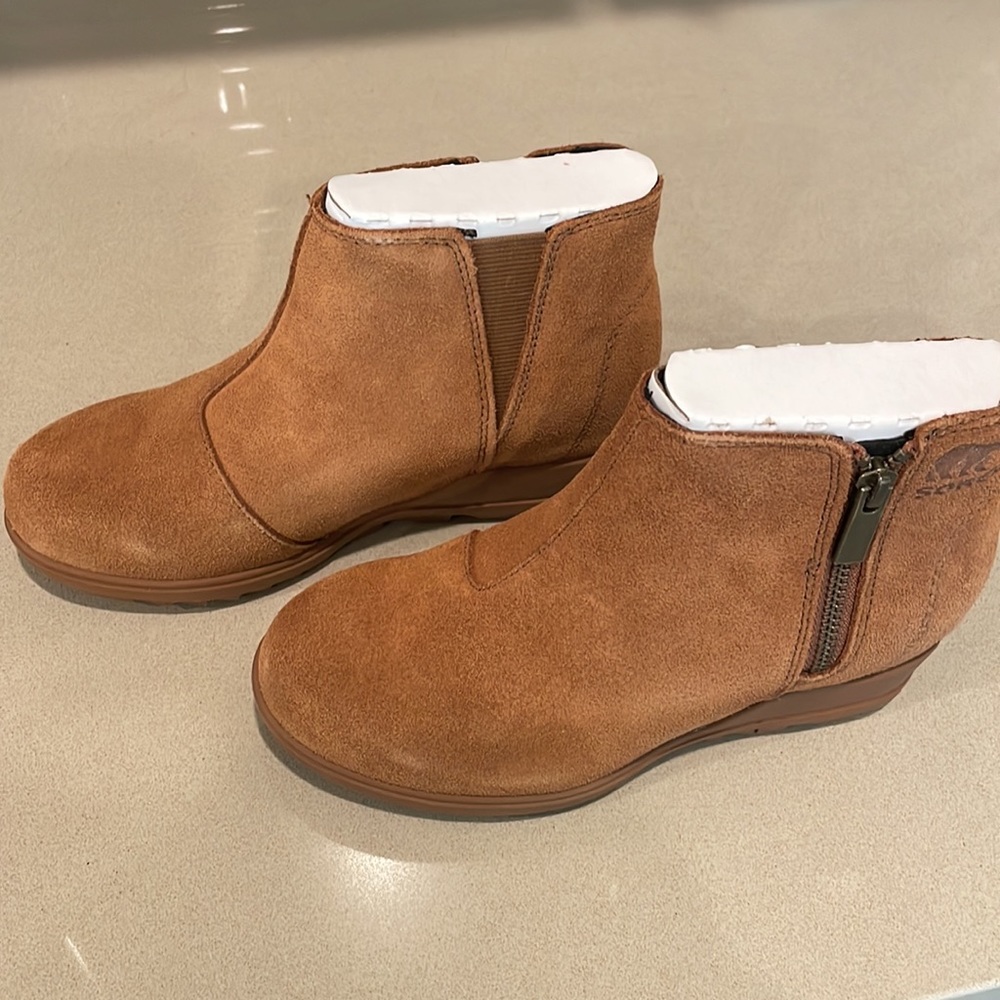 NIB Sorel Evie Zip Bootie